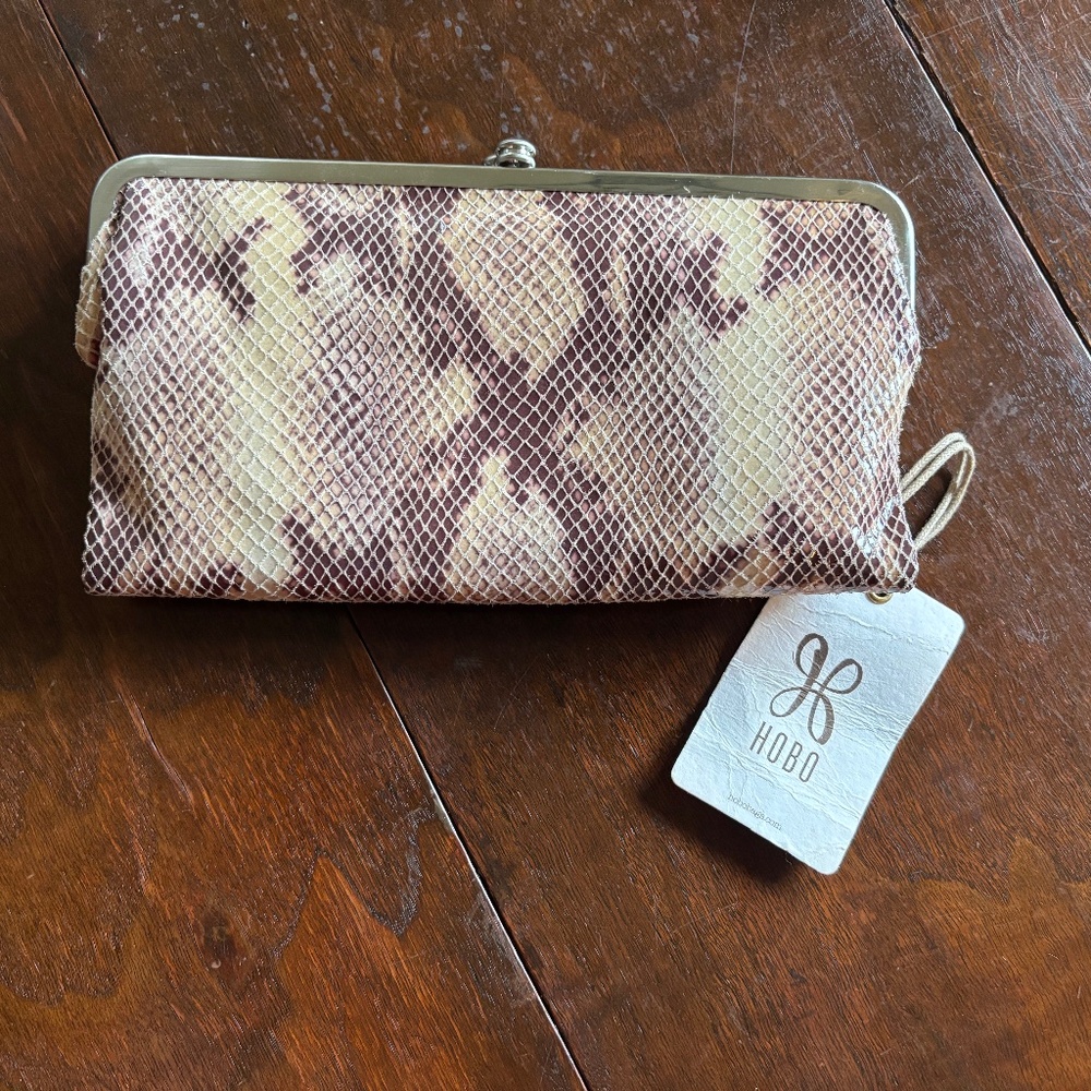 HOBO LEATHER LAUREN WALLET IN SAND SNAKE PRINT - NWT